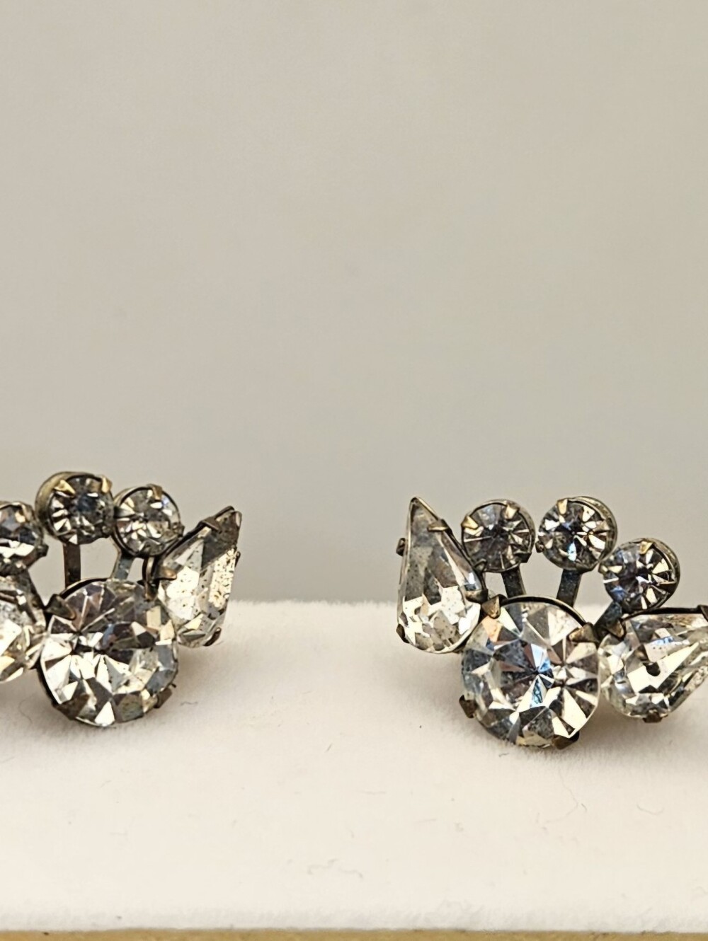Vintage Pair Clear Rhinestone Crown Tiara Scatter Pins Collar Lapel Brooch Mini - Picture 2 of 8